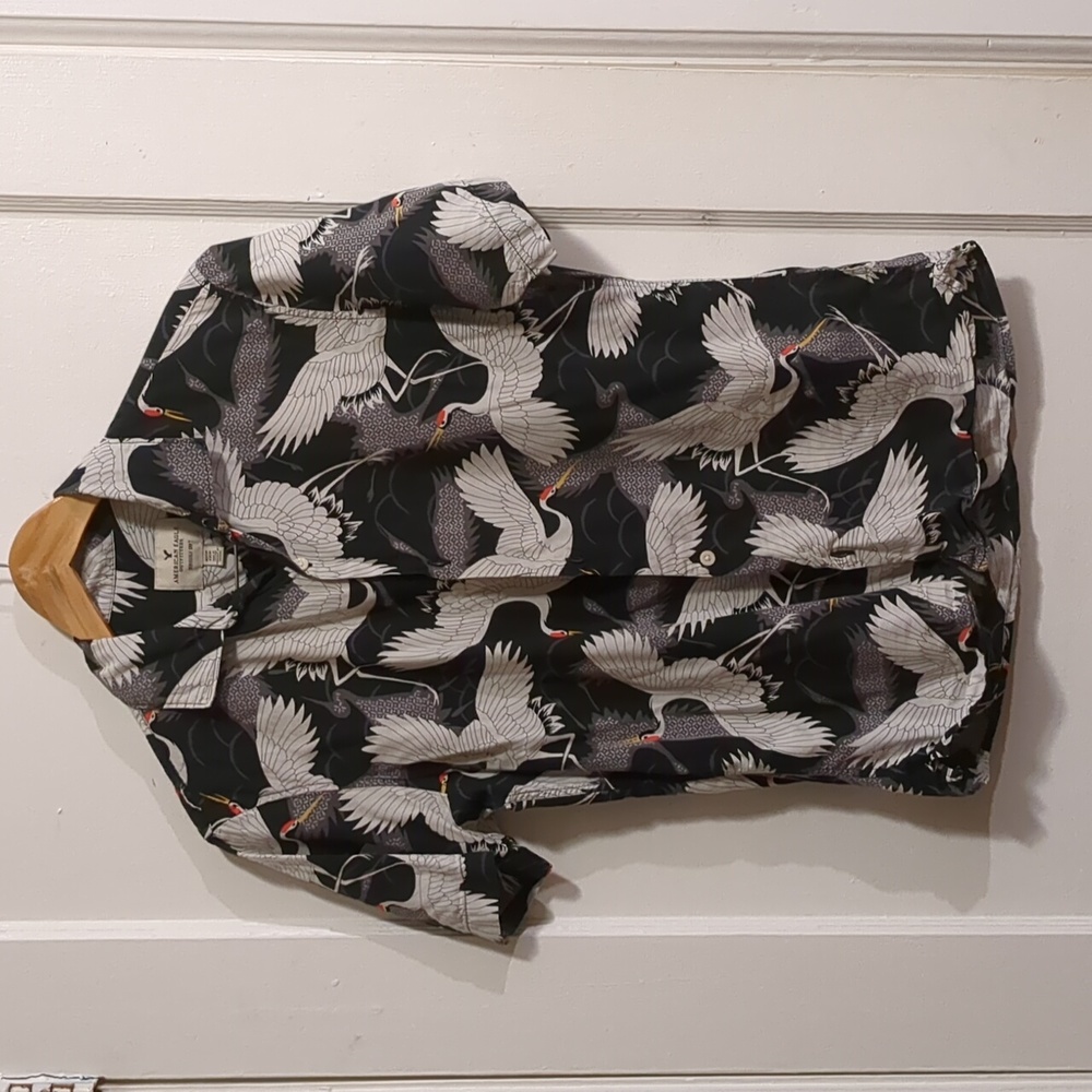 *3/$25 LAST CHANCE American Eagle Hawaiian button up crane print Tiki shirt